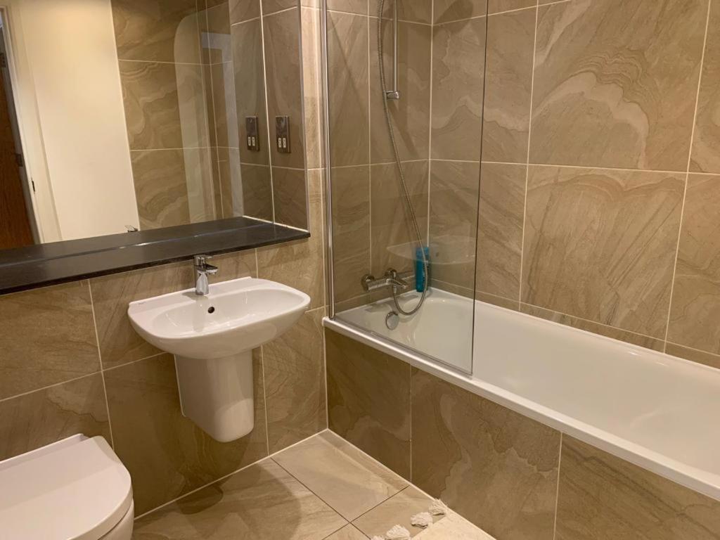 Modern 2 Bed 2 Bath Apartment In Central Croydon! Eksteriør billede