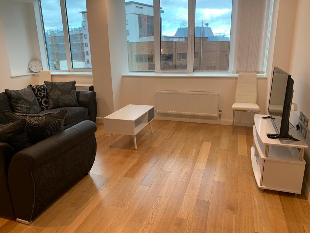 Modern 2 Bed 2 Bath Apartment In Central Croydon! Eksteriør billede